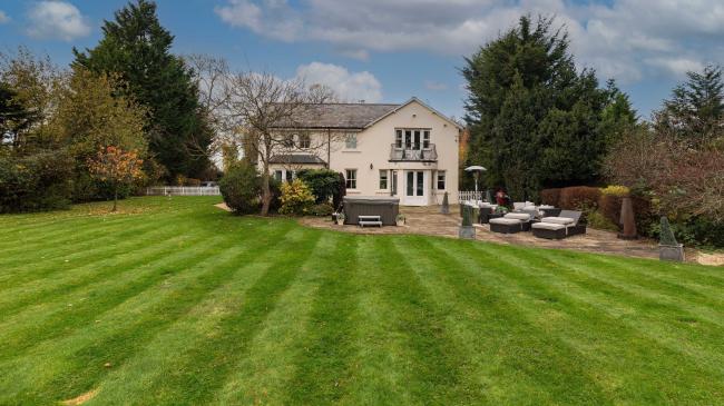 Kingsland House, North Street Winkfield, Windsor, SL4 4TE 3