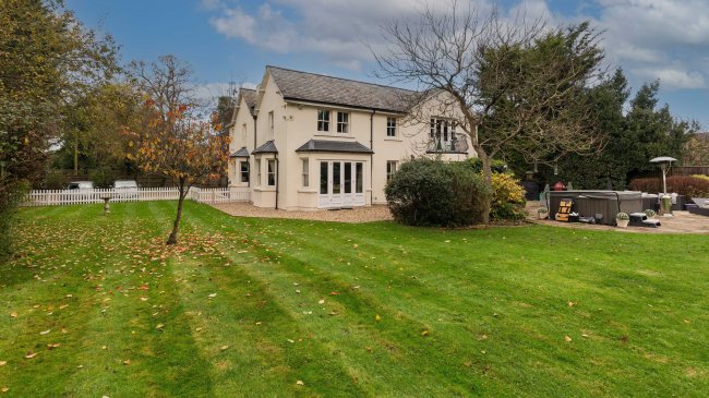 Kingsland House, North Street Winkfield, Windsor, SL4 4TE 3