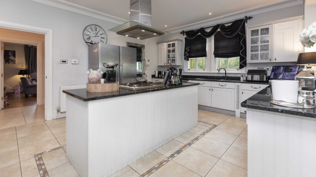 Kingsland House, North Street Winkfield, Windsor, SL4 4TE 3