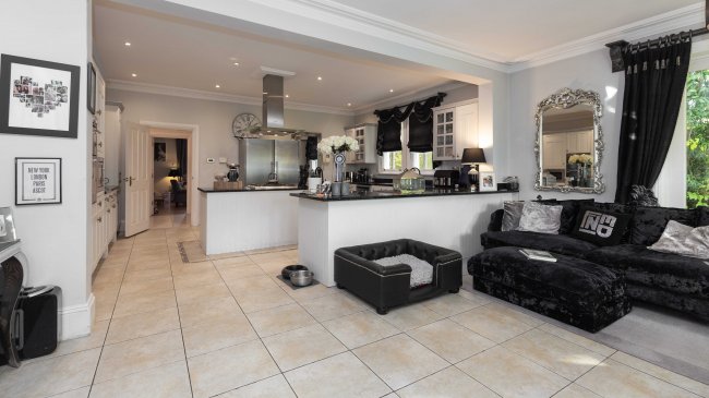 Kingsland House, North Street Winkfield, Windsor, SL4 4TE 3