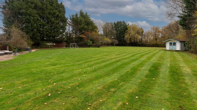 Kingsland House, North Street Winkfield, Windsor, SL4 4TE 3