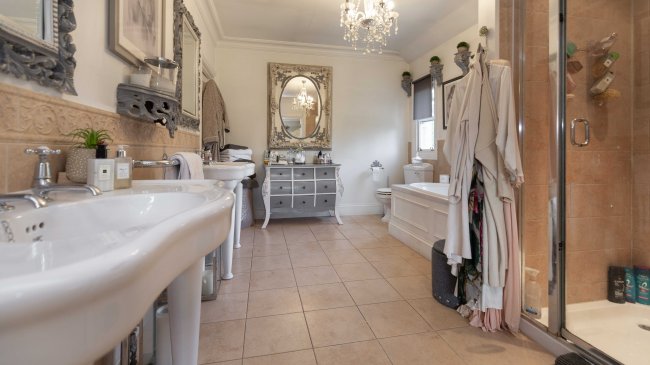 Kingsland House, North Street Winkfield, Windsor, SL4 4TE 3