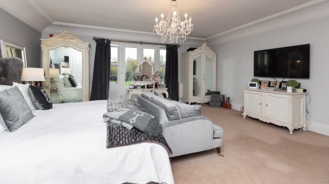 Kingsland House, North Street Winkfield, Windsor, SL4 4TE 3
