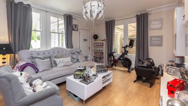 Kingsland House, North Street Winkfield, Windsor, SL4 4TE 3