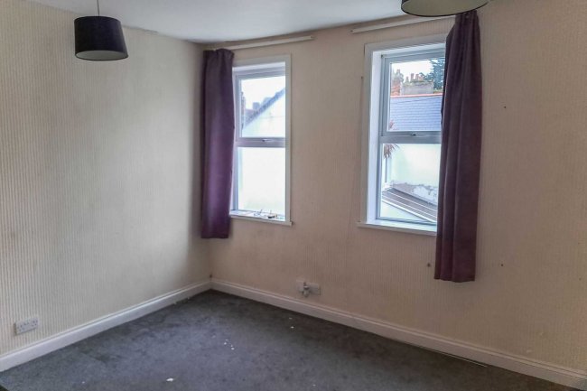 Flat 3, 21 Pendarves Road, Penzance, TR18 2AJ 10