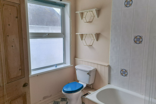 Flat 3, 21 Pendarves Road, Penzance, TR18 2AJ 10