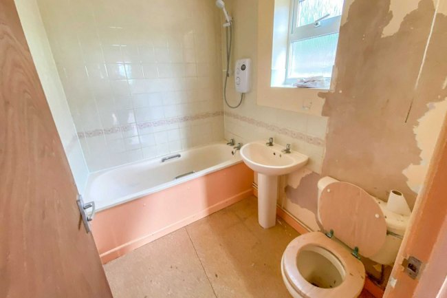 3 Wood Lane, Buckenham, Norfolk, NR13 4HG 5