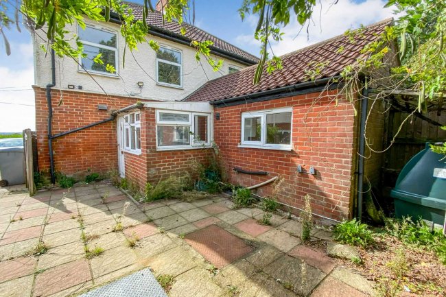 3 Wood Lane, Buckenham, Norfolk, NR13 4HG 5