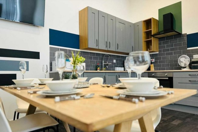 92-100 Bond Street and 32-34ab Station Road, Blackpool, Lancashire FY4 1EX 9