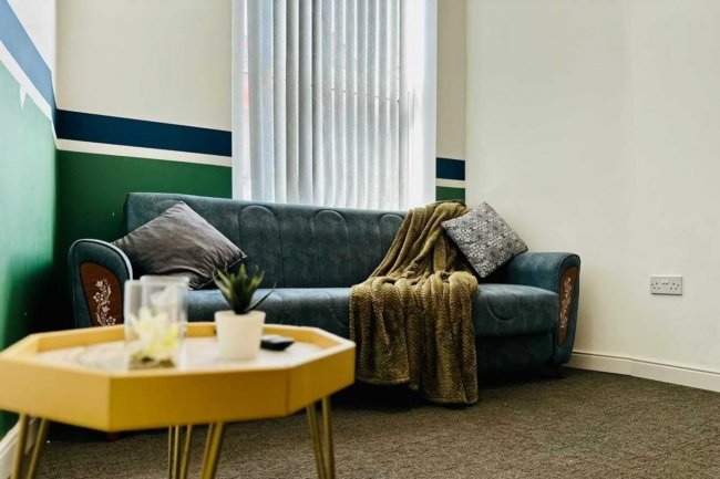 92-100 Bond Street and 32-34ab Station Road, Blackpool, Lancashire FY4 1EX 9