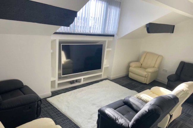 92-100 Bond Street and 32-34ab Station Road, Blackpool, Lancashire FY4 1EX 9