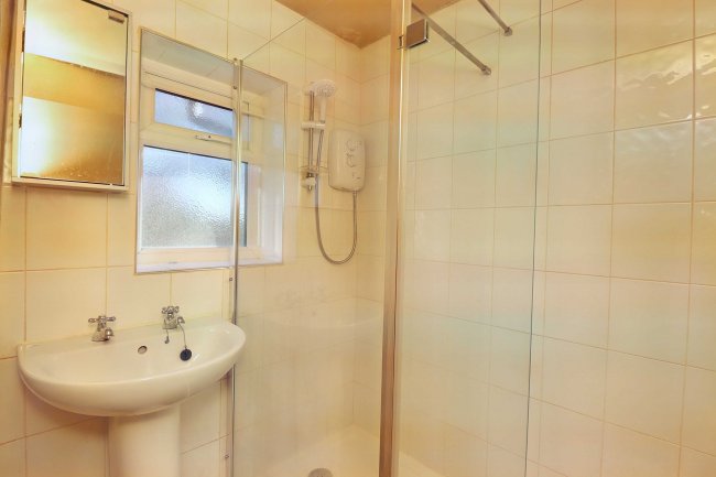 15 Hewart Drive, Bury, Lancashire, BL9 7NF 8