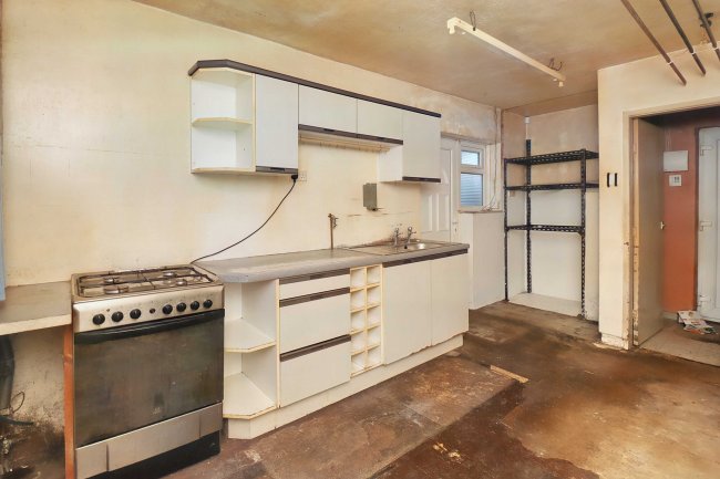 15 Hewart Drive, Bury, Lancashire, BL9 7NF 8