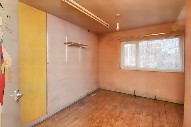 15 Hewart Drive, Bury, Lancashire, BL9 7NF 8