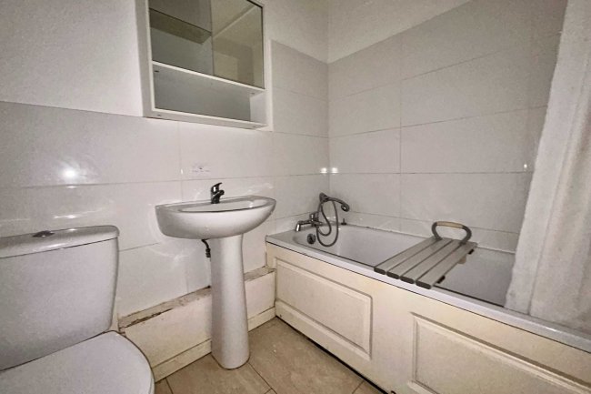 87 Dyke Drive, Orpington, Kent, BR5 4LY 5