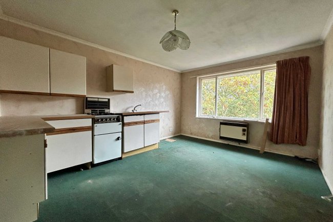 87 Dyke Drive, Orpington, Kent, BR5 4LY 5