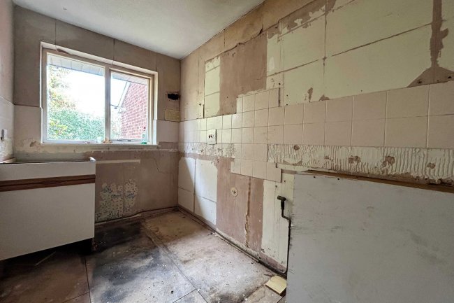 87 Dyke Drive, Orpington, Kent, BR5 4LY 5