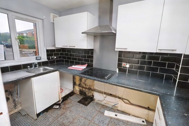 28 Oakside, Uxbridge, Middlesex, UB9 4BX 8