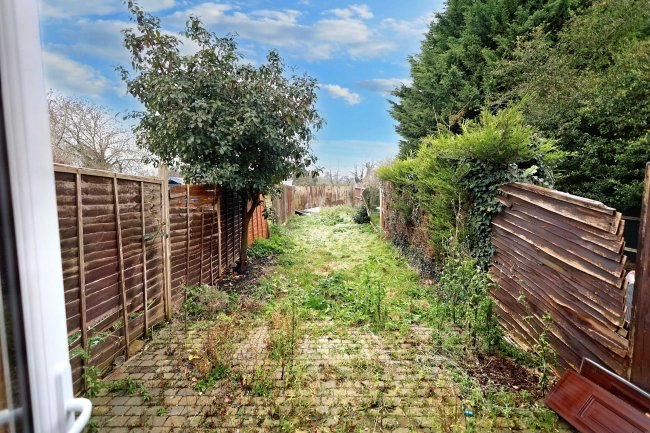 28 Oakside, Uxbridge, Middlesex, UB9 4BX 8