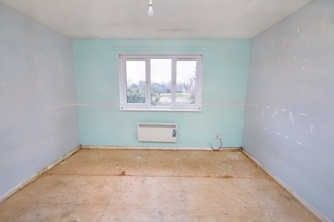 28 Oakside, Uxbridge, Middlesex, UB9 4BX 8