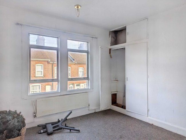 111 Maple Road West, Luton, Bedfordshire, LU4 8BQ 8