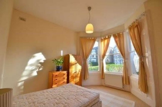 Flat B, 102 Breakspears Road, London SE4 1UD 2