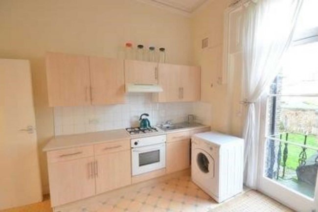Flat B, 102 Breakspears Road, London SE4 1UD 2