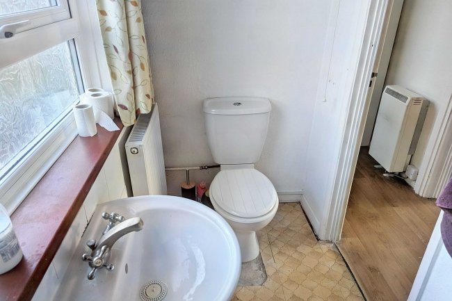 24 Yeading Court, Masefield Lane, Hayes, UB4 9AJ 9