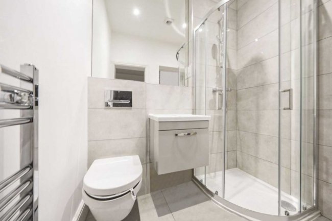 Alpha House Flat 6, 190 High Street, Egham, TW20 9ED 8