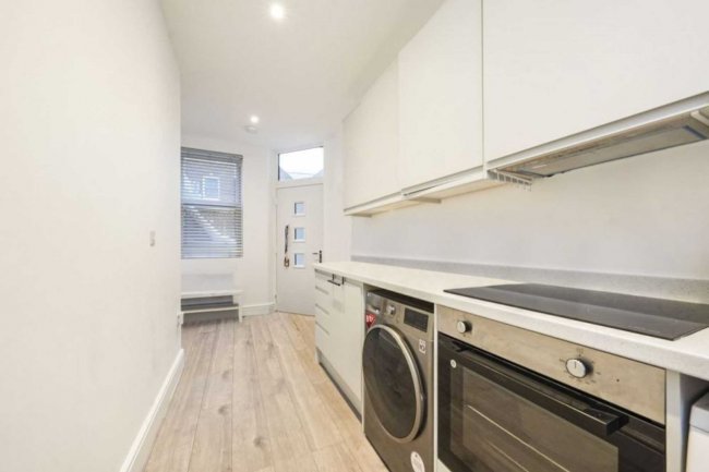 Alpha House Flat 6, 190 High Street, Egham, TW20 9ED 8