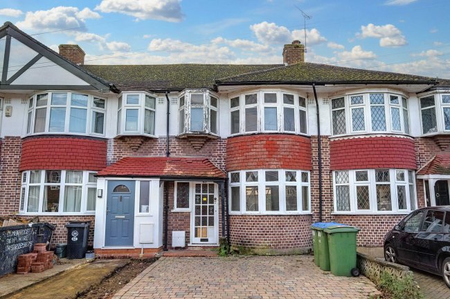 80 Rydens Grove, Walton-on-Thames, Surrey, KT12 5RU 7