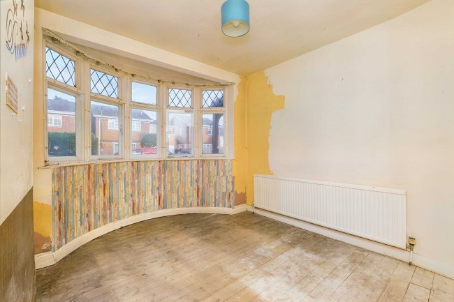 80 Rydens Grove, Walton-on-Thames, Surrey, KT12 5RU 7