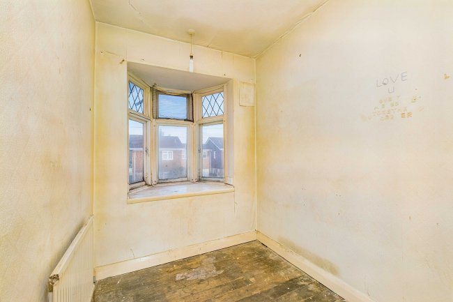 80 Rydens Grove, Walton-on-Thames, Surrey, KT12 5RU 7