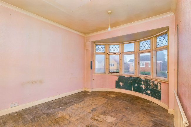 80 Rydens Grove, Walton-on-Thames, Surrey, KT12 5RU 7