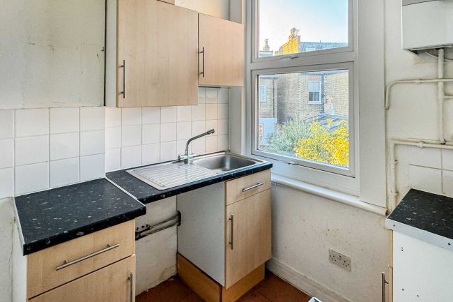 67B Sarsfeld Road, London, SW12 8HS 3