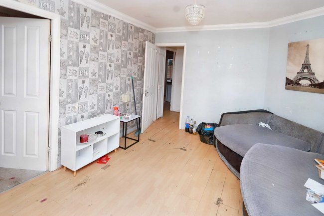 243 Shakespeare Avenue, North Hayes, Middlesex, UB4 9AQ 2