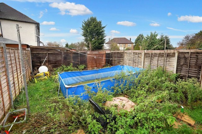 243 Shakespeare Avenue, North Hayes, Middlesex, UB4 9AQ 2