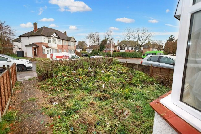 243 Shakespeare Avenue, North Hayes, Middlesex, UB4 9AQ 2