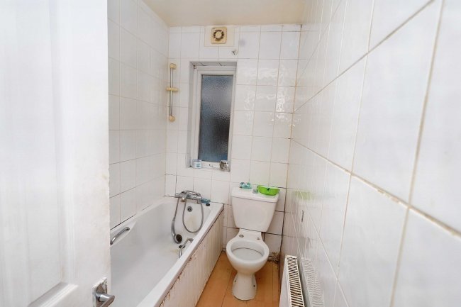 243 Shakespeare Avenue, North Hayes, Middlesex, UB4 9AQ 2