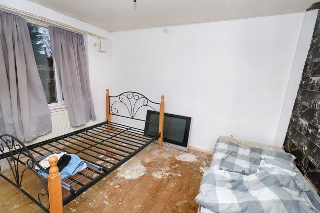 243 Shakespeare Avenue, North Hayes, Middlesex, UB4 9AQ 2