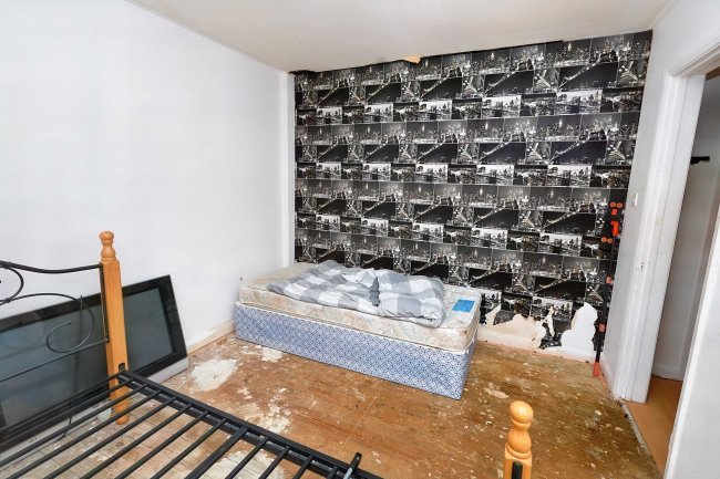 243 Shakespeare Avenue, North Hayes, Middlesex, UB4 9AQ 2