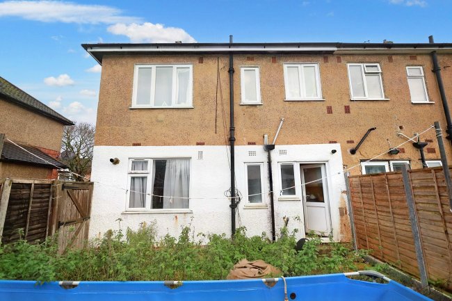 243 Shakespeare Avenue, North Hayes, Middlesex, UB4 9AQ 2