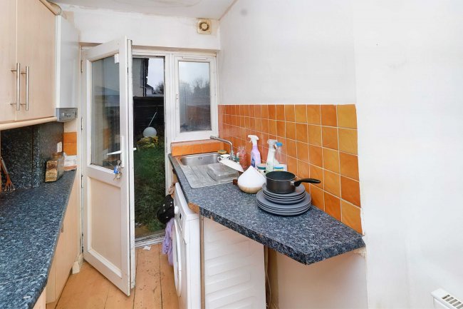 243 Shakespeare Avenue, North Hayes, Middlesex, UB4 9AQ 2