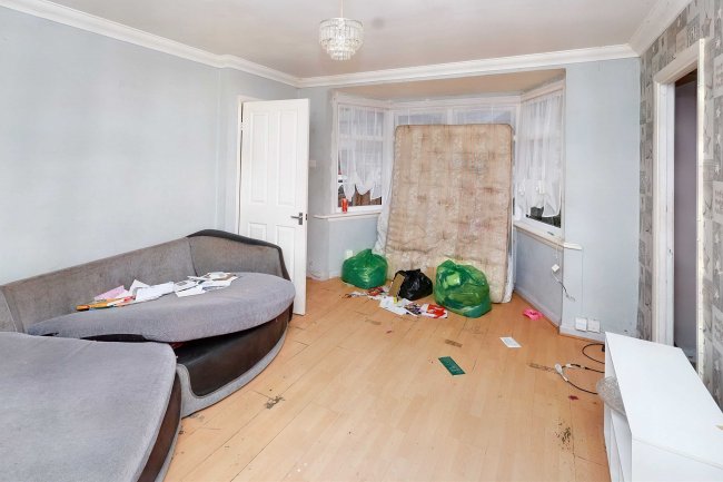 243 Shakespeare Avenue, North Hayes, Middlesex, UB4 9AQ 2