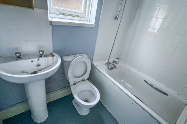 101a Endlesham Road, Balham, London SW12 8JP 4