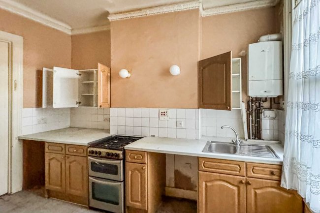 101a Endlesham Road, Balham, London SW12 8JP 4