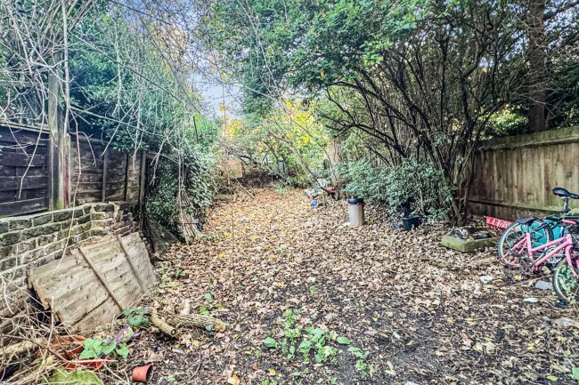 101a Endlesham Road, Balham, London SW12 8JP 4