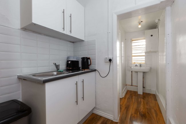 44 Station Way, Buckhurst Hill, IG9 6LN 5