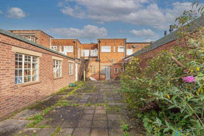 44 Station Way, Buckhurst Hill, IG9 6LN 5