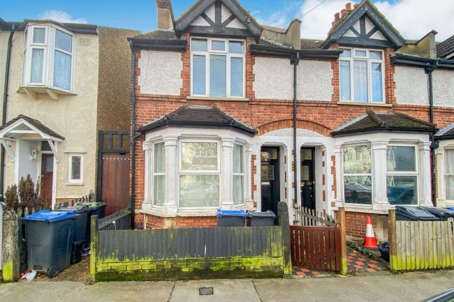 16 Constance Road, Croydon, Surrey CR0 2RS 6